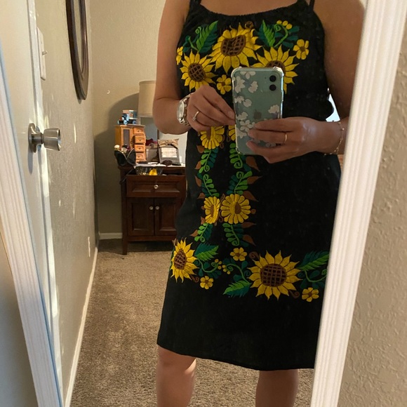 Dress - Picture 5 of 6